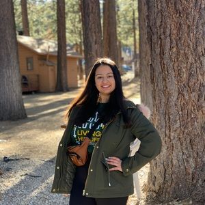 Meet your Posher, Youstina